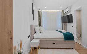 Alora - Heart Of Zagreb